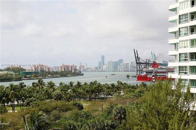 Primary Photo - 100 South Pointe Dr