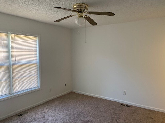 Building Photo - Beautiful 3 Bedroom Belmont Home!