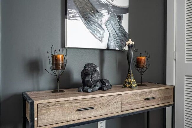 Building Photo - 525 Parkway Dr NE