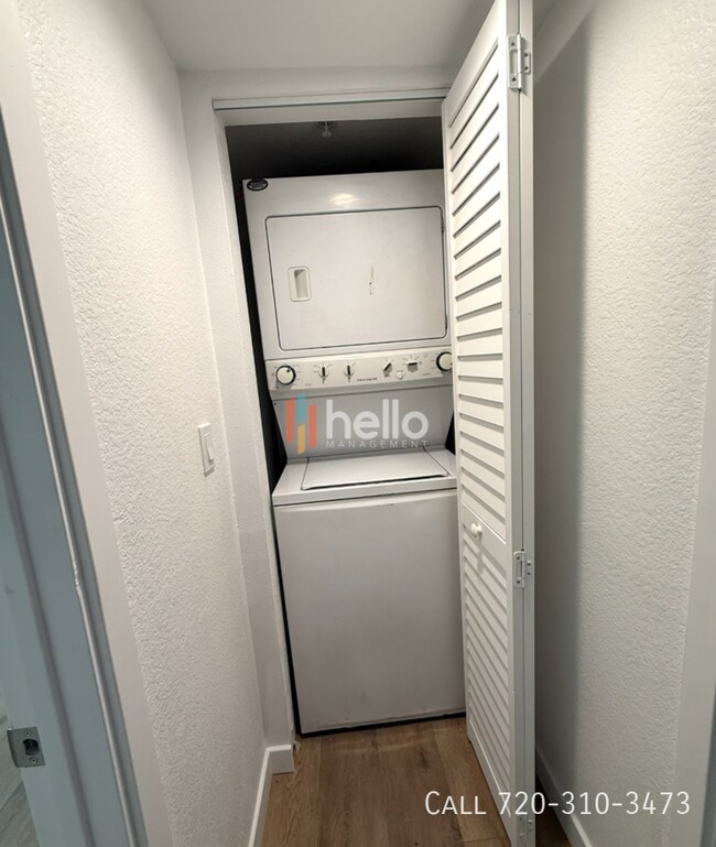 Building Photo - 5280 E Warren Ave