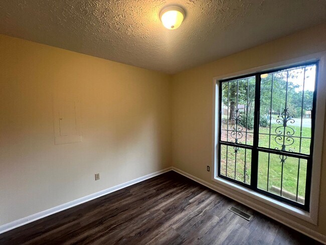 Building Photo - 417 Nottingham Dr