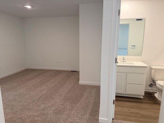 Building Photo - 2235 Barbera Dr