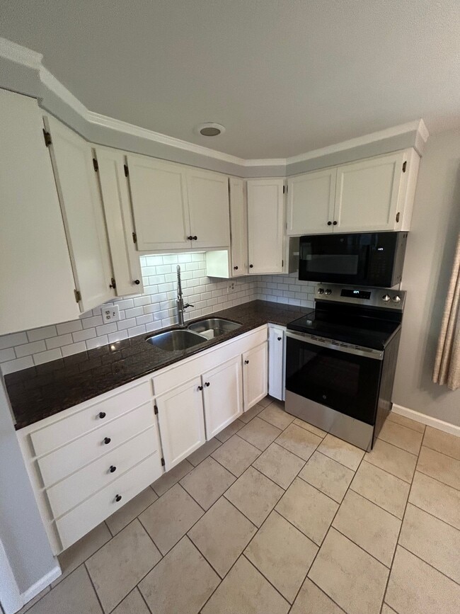 Building Photo - 17 Bellmawr Dr
