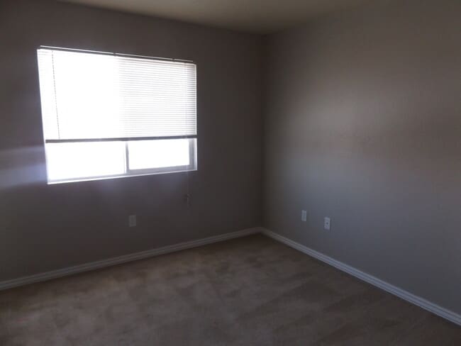 Building Photo - Beautiful Open Floor Plan Featuring Two Be...