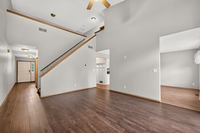 Building Photo - 1110 Rose Dr
