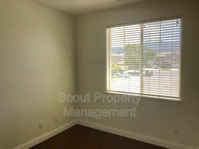 Building Photo - 33454 Twin Hills Way