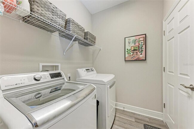 Building Photo - 12476 Oak Hill Way