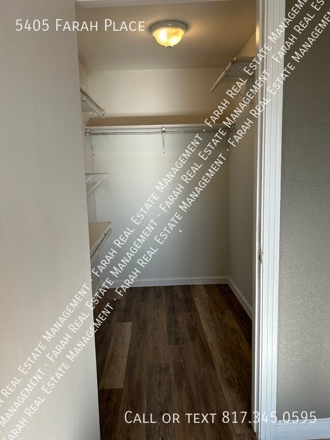 Building Photo - 5405 Farah Pl