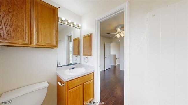 Building Photo - 915 Bougainvillea St