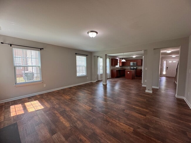 Building Photo - 5BR 3BA Home with Screened Porch