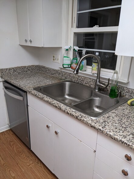 Building Photo - 734 Trephanny Ln