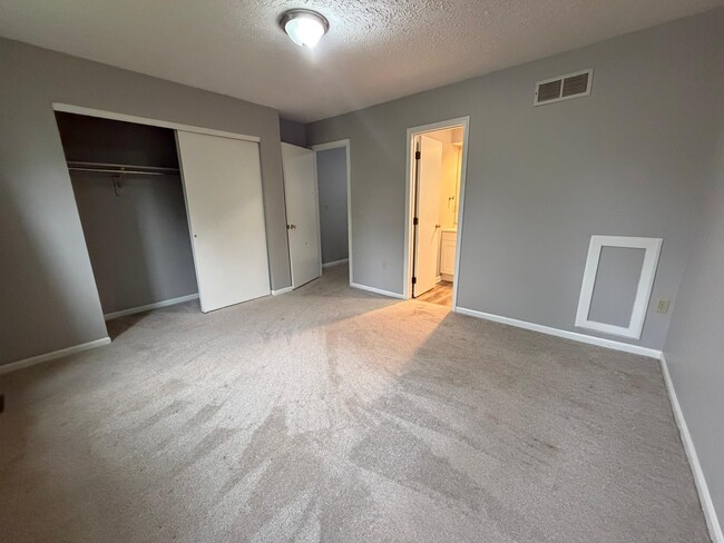 Building Photo - 310 Powell Rd