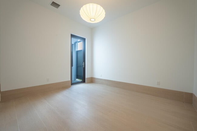 Building Photo - 9597 Regal Palm Ct