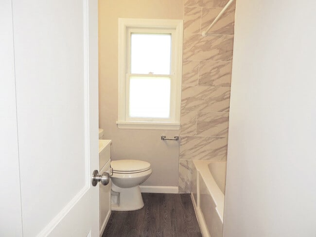 Building Photo - 3 Bed - 1 Bath Cape Cod for Rent!