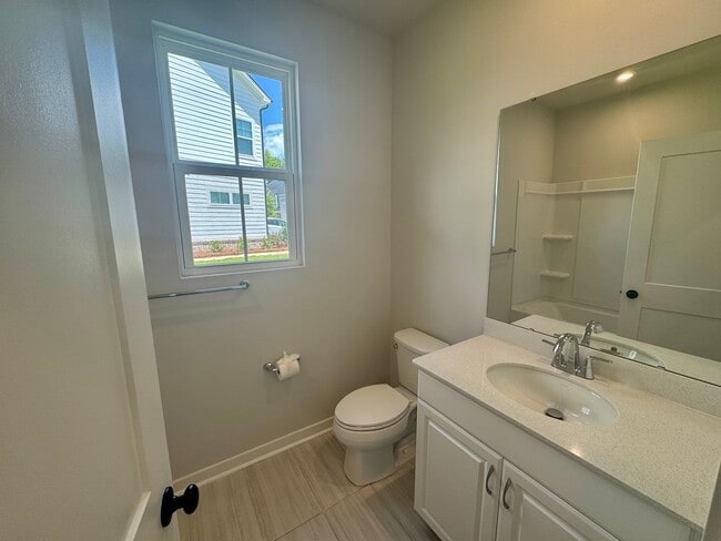 Building Photo - Beautiful 4BR/3BA Townhouse in Griffith Lakes