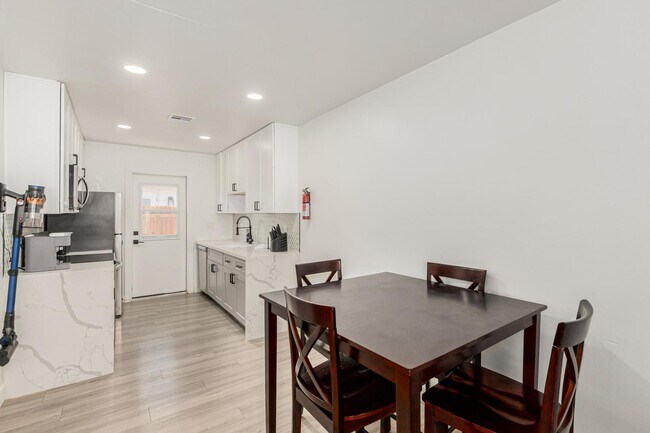 Building Photo - 6616 E Avalon Dr