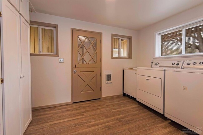 Building Photo - Westside 3 Bedroom Home!