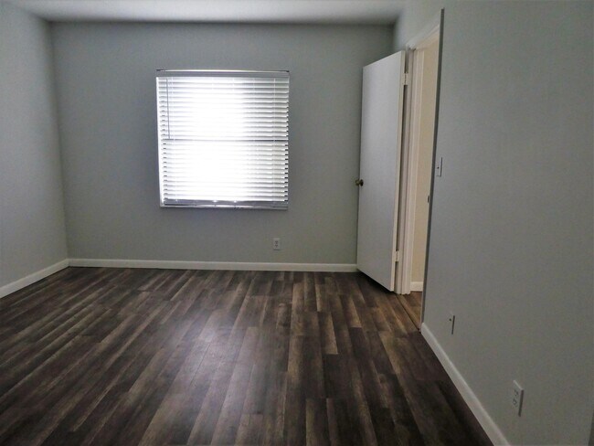 Building Photo - 7094 Golf Colony Ct