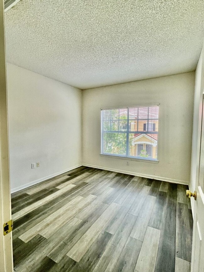 Building Photo - Barksdale 2 Bed / 2 Bath