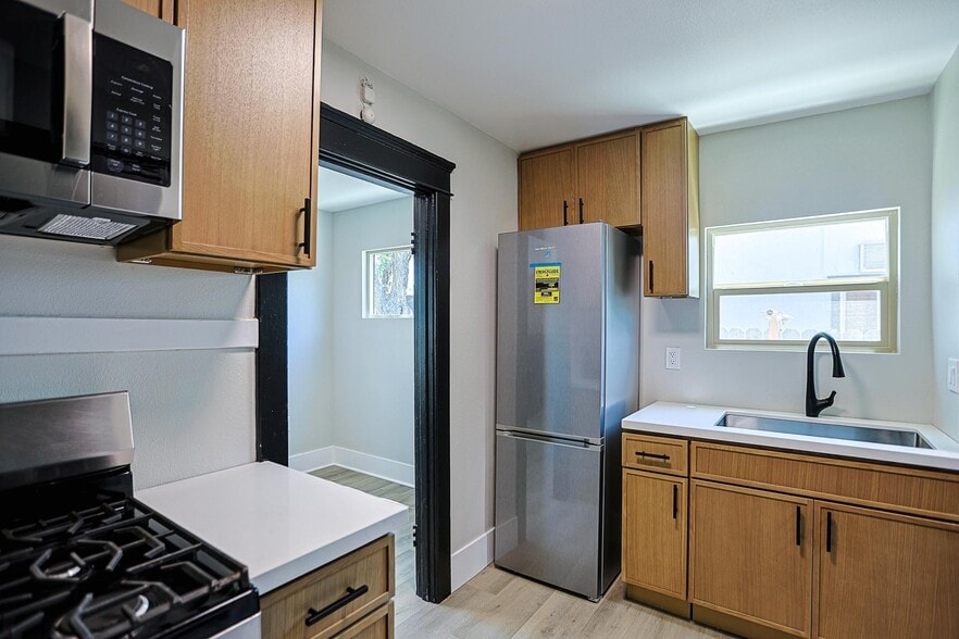 Building Photo - 401-403 S Garnsey St