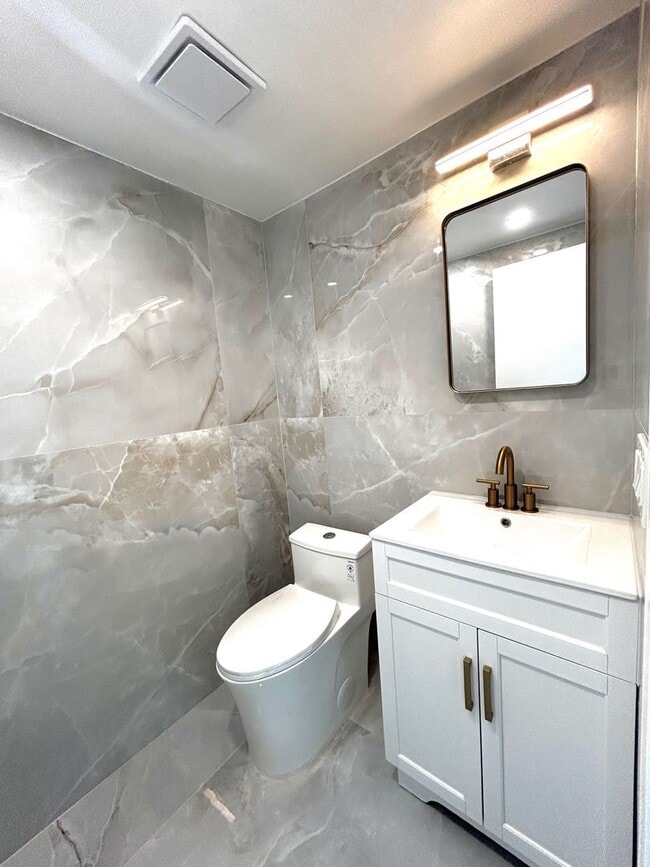 Building Photo - Fully Renovated East-Facing 2BR/2BA + Bonus Room | Ocean Views | In-Unit W/D