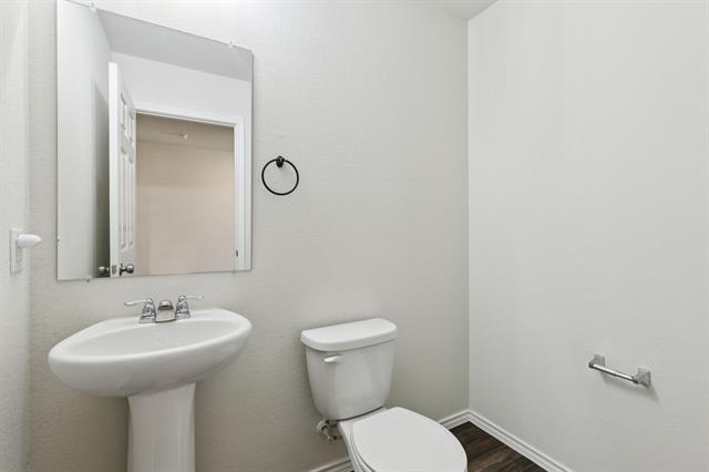 Building Photo - 1305 Vernon Dr