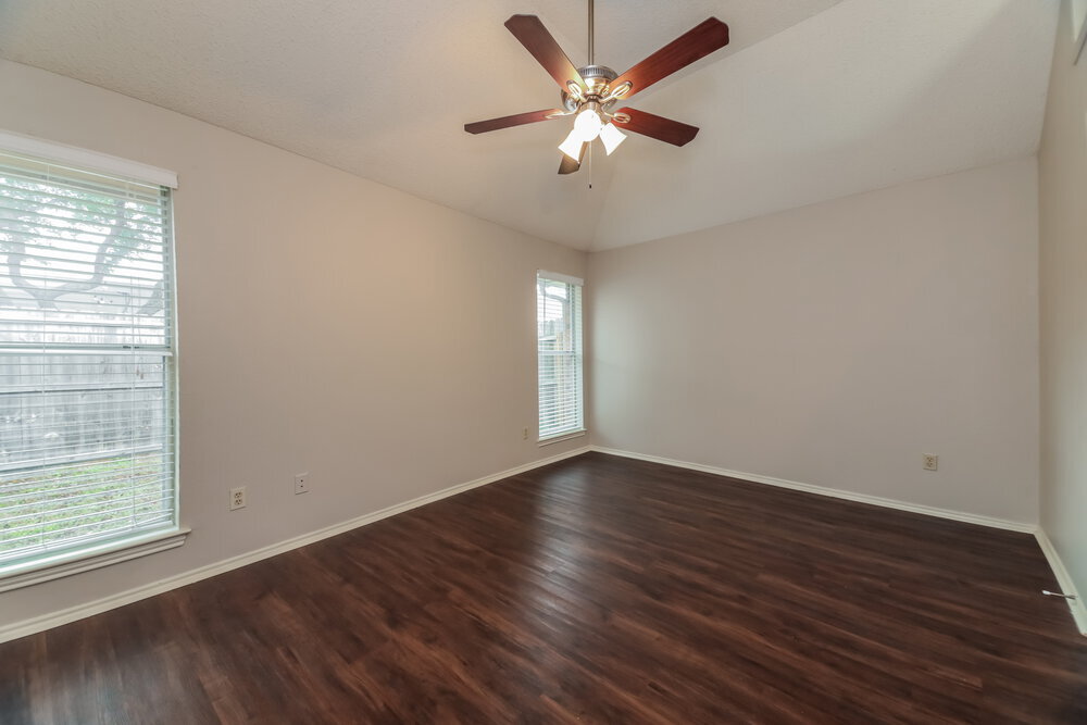 Building Photo - 9723 Pinehurst Ln