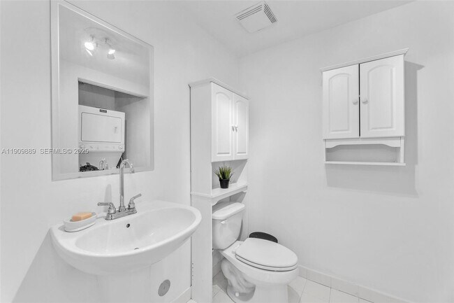 Building Photo - 690 SW 1st Ct