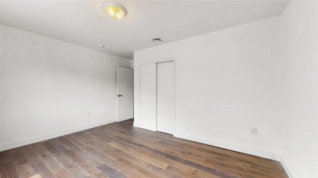 Building Photo - 706 Longacre Ave