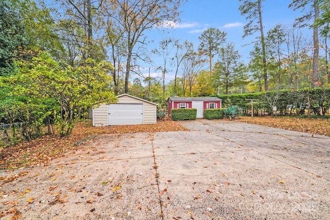 Building Photo - 5600 Riviere Dr