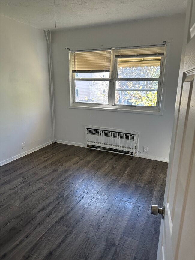 Building Photo - 53 Terhune Ave