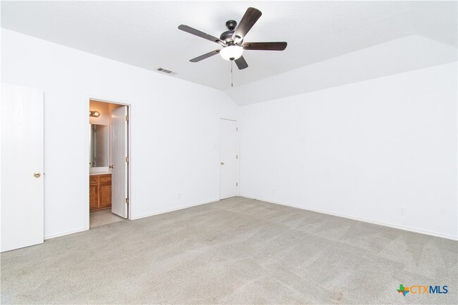 Building Photo - 3402 Toledo Dr