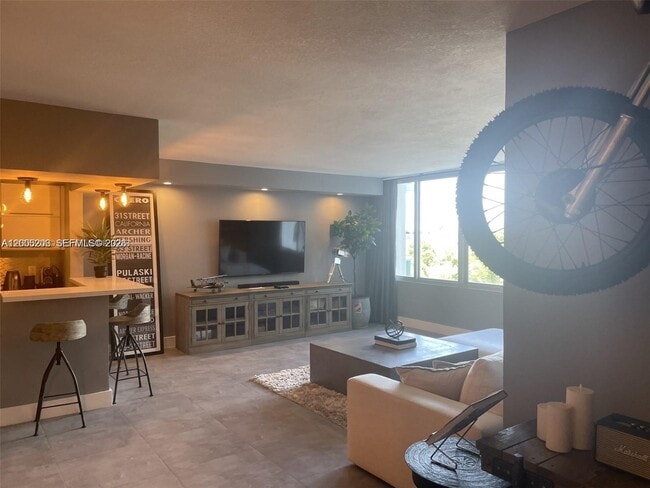 Building Photo - 1000 West Ave