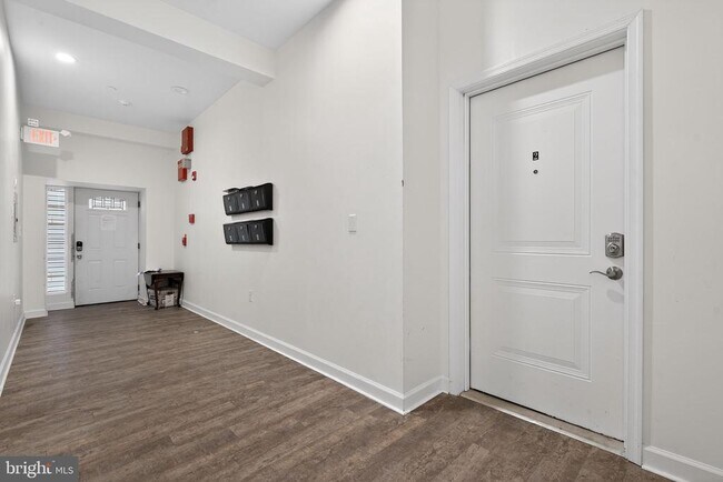 Building Photo - 980 N Marshall St