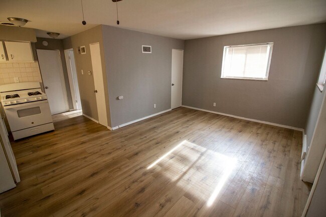 Building Photo - 3639 Blaine Ave