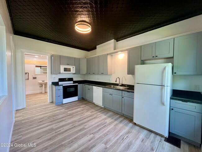 Building Photo - 53 N Park St