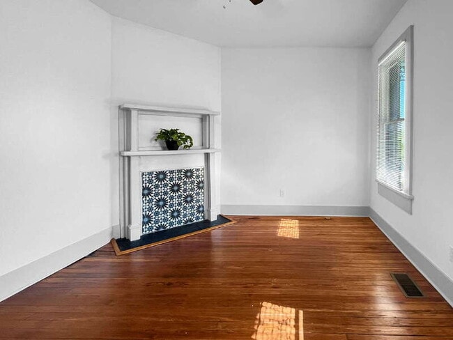 Building Photo - 310 W 42nd St