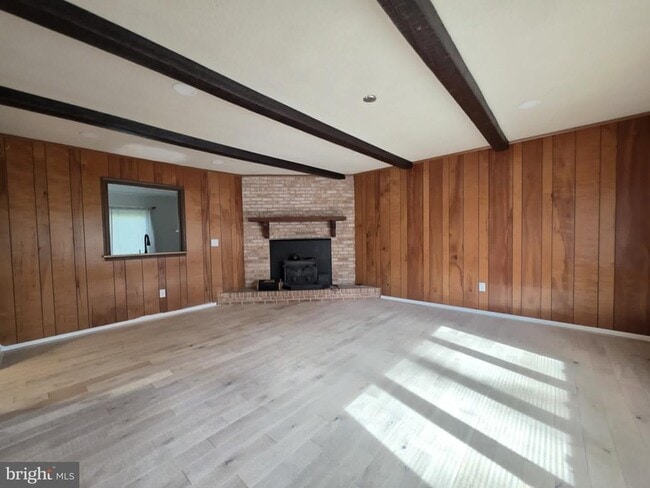 Building Photo - 8241 Robin Hood Dr