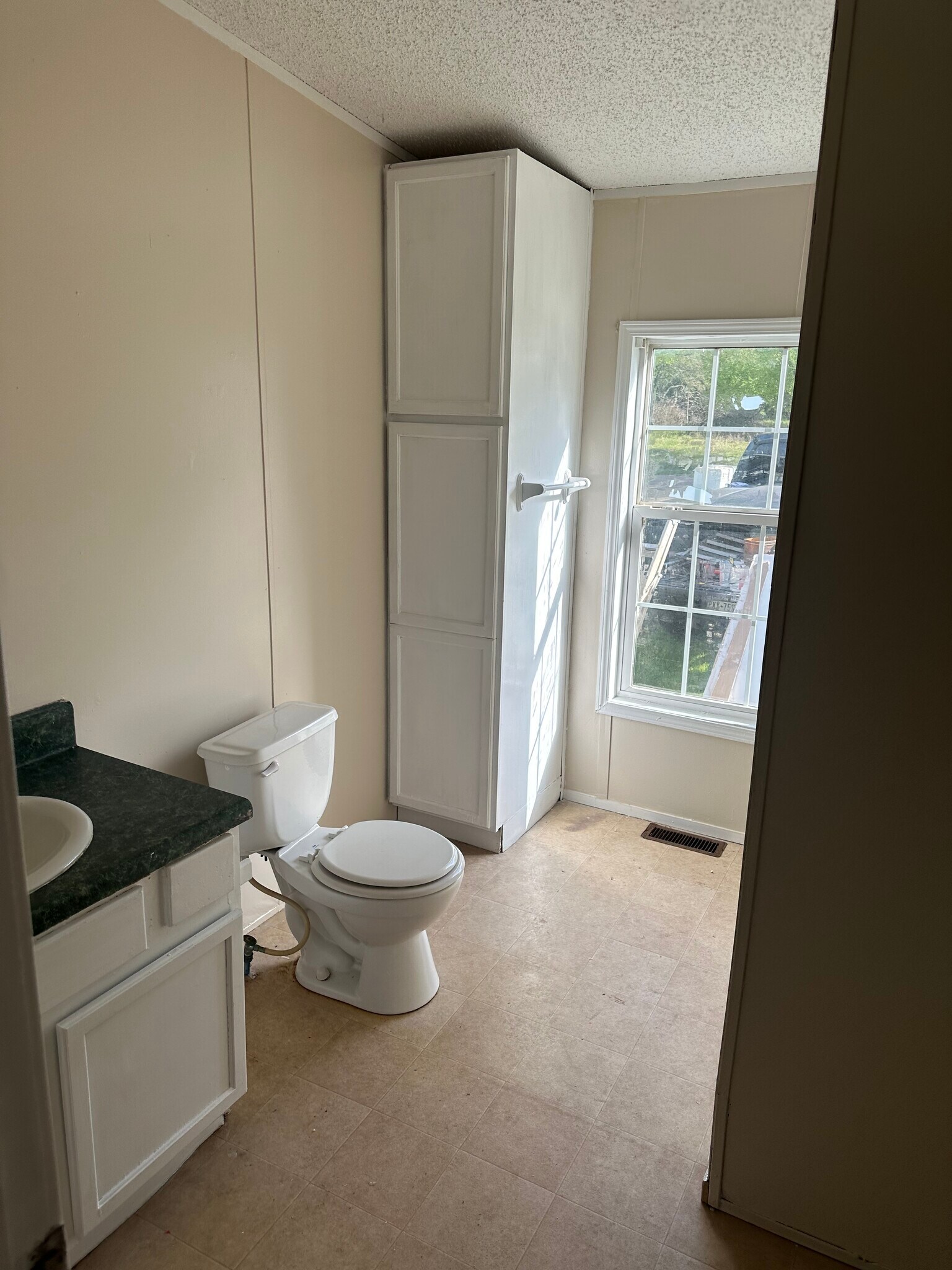 Building Photo - 13 Retama Dr