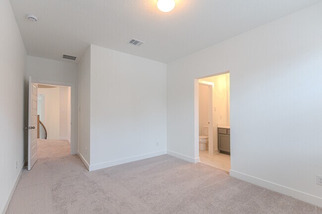 Building Photo - 215 Warbler Song Dr