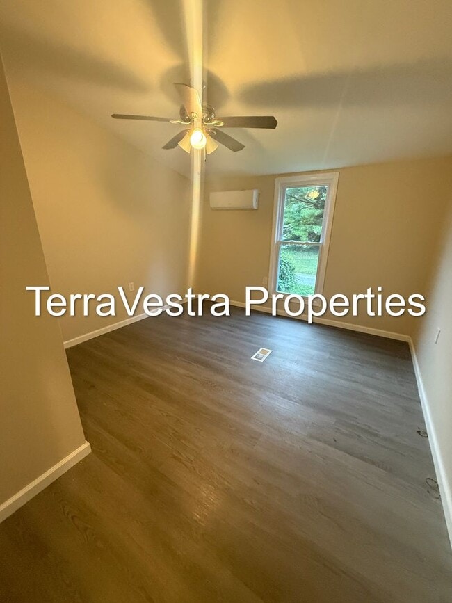 Building Photo - Single Family in Williamstown. Eligible fo...