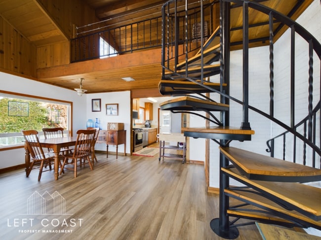 Building Photo - 1033 NW Inlet Ave