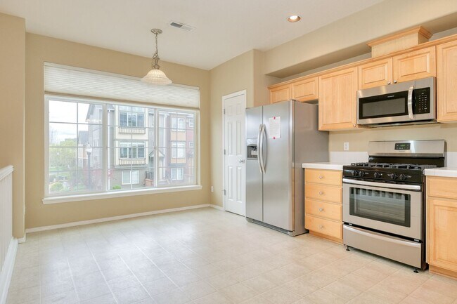 Building Photo - Spectacular 3 Bedroom, 3.5 Bathroom Townhome in Scenic Arbor Station.