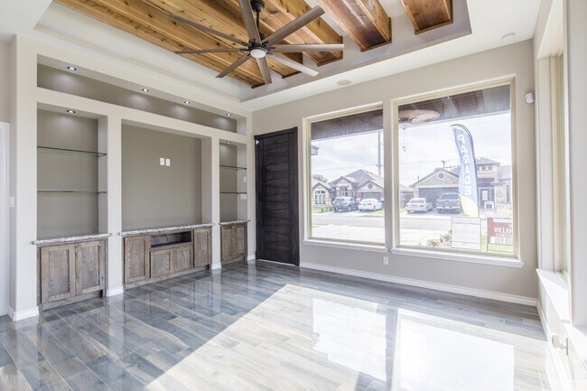 Building Photo - 10903 N 29th Ln