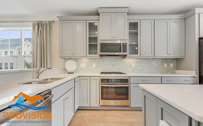 Building Photo - 7802 Five Oaks Ct