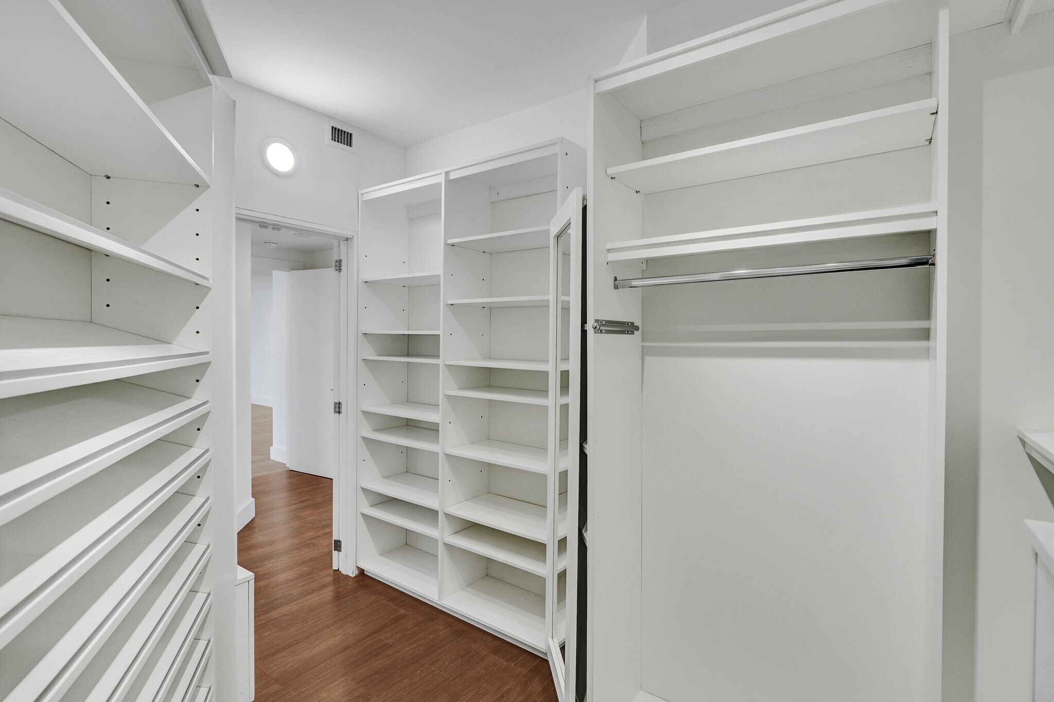 Building Photo - 848 Brickell Key Dr