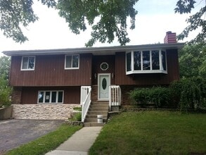 Building Photo - 830 Division St