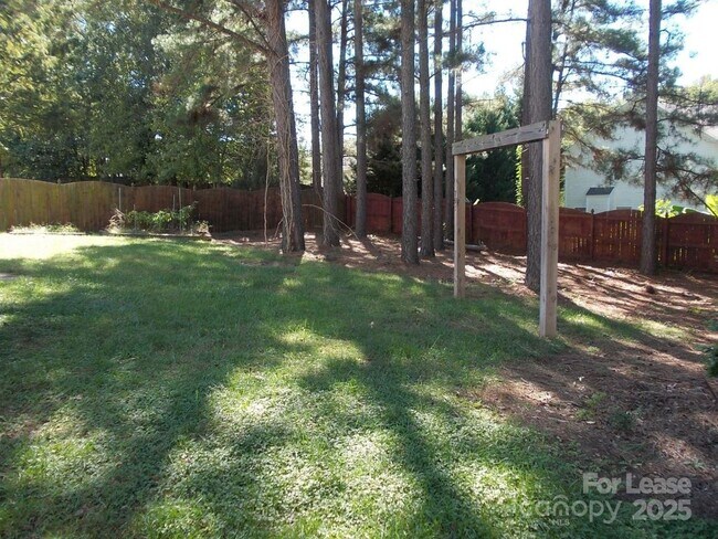 Building Photo - 14616 Eastgrove Dr