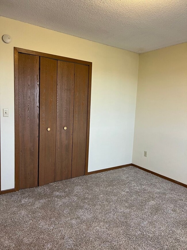 Building Photo - Tower Heights