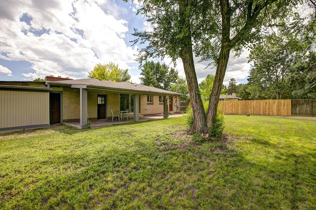 Building Photo - Rent this Gorgeous Fully Updated 3 Bd/ 1.5...